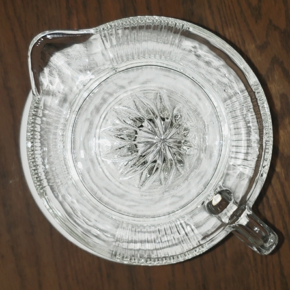 Vintage Ribbed Heavy Glass Citrus Hand Juicer w/flaw. - Picture 2 of 4